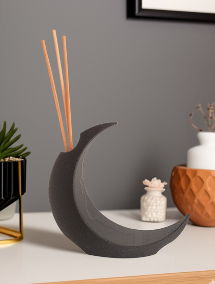 Recipiente de Fragancias en Media Luna Negra: Minimalismo y Elegancia Contemporánea