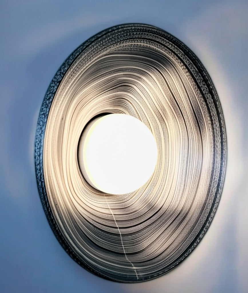 Lámpara Ripple Wall de Charles Regaud: Diseño Ondulado con Luz Modernista