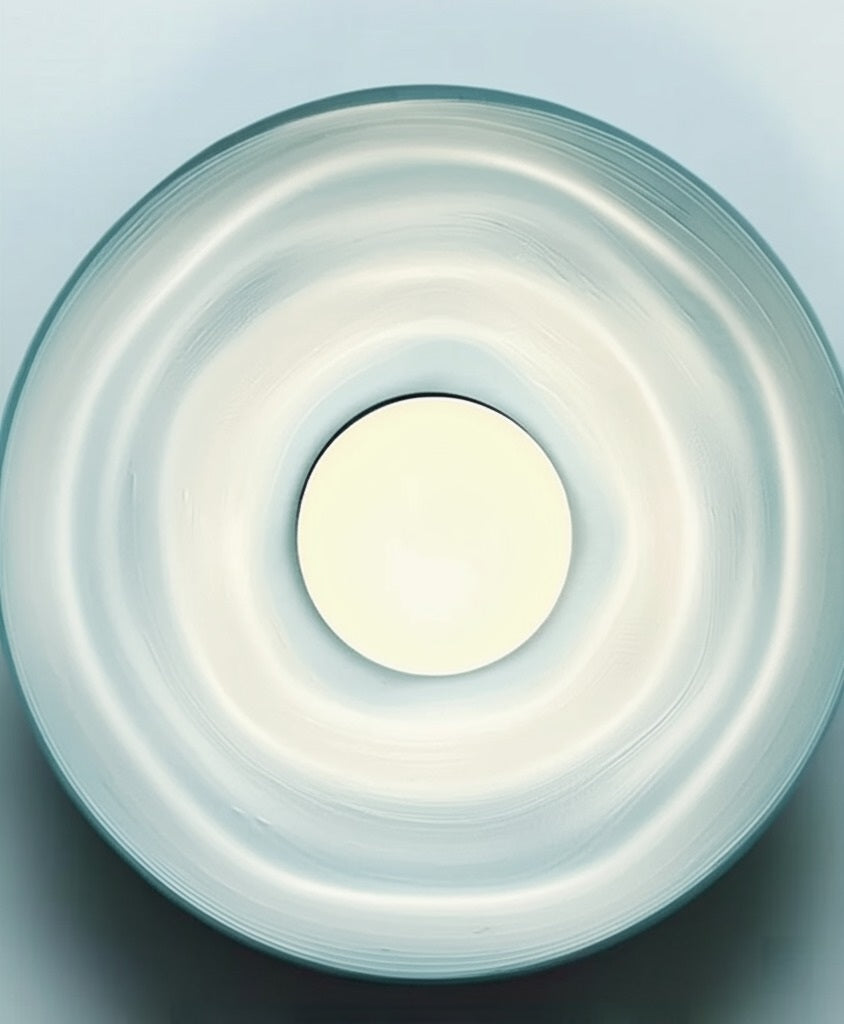 Lámpara Ripple Wall de Charles Regaud: Diseño Ondulado con Luz Modernista
